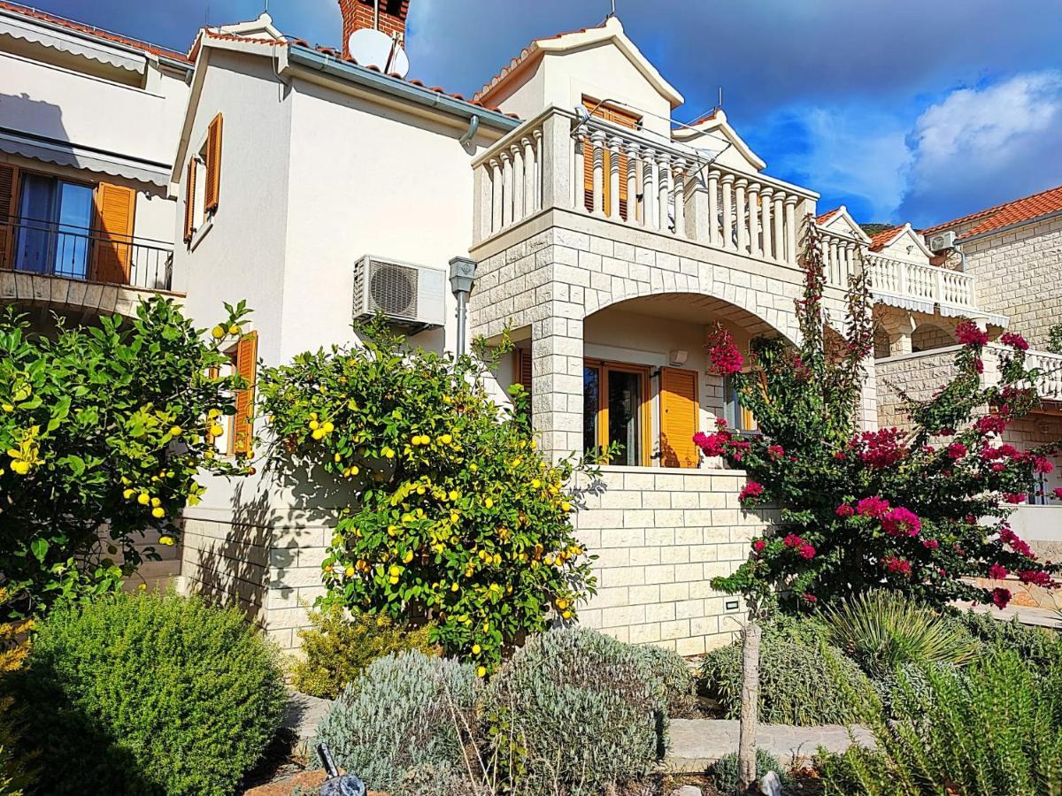 Apartments Benika Bol Esterno foto